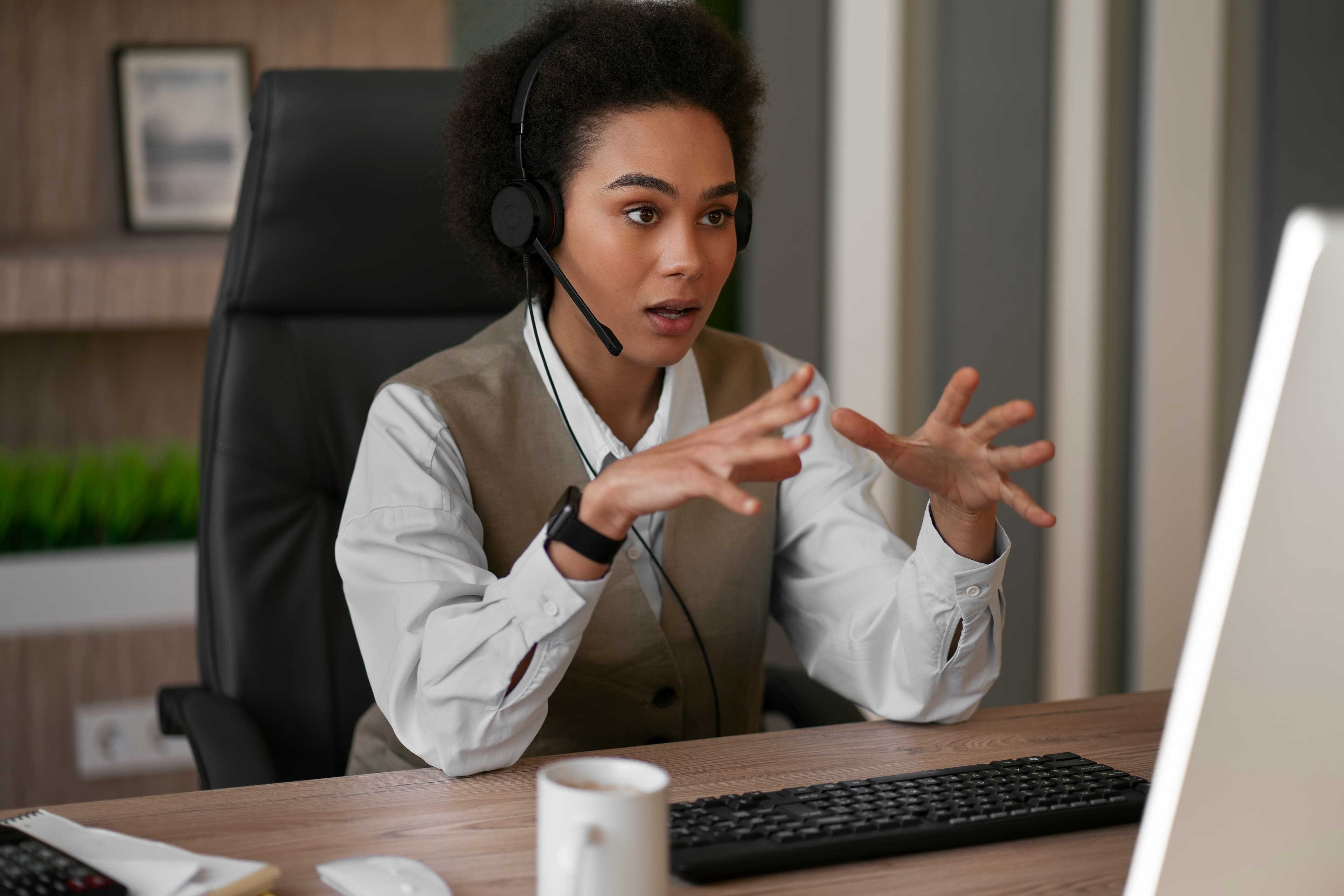 lady in call center